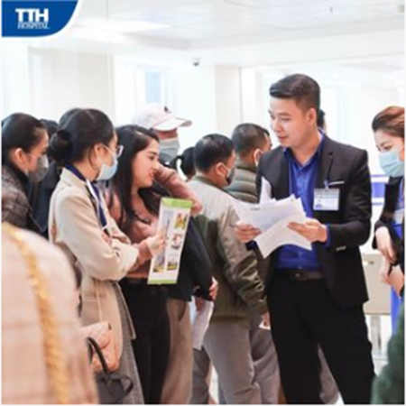 Phát phiếu khảo sát ứng viên trước khi phỏng vấn